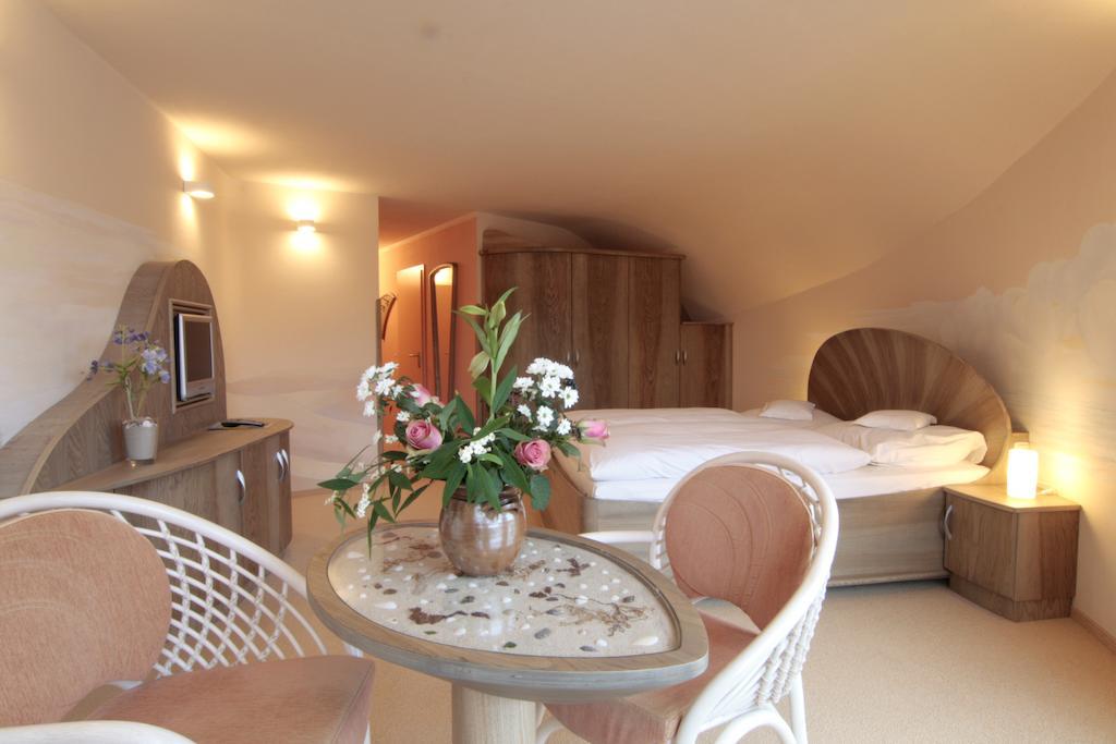 Hotel Zum Strandlaufer Аренсхоп Стая снимка